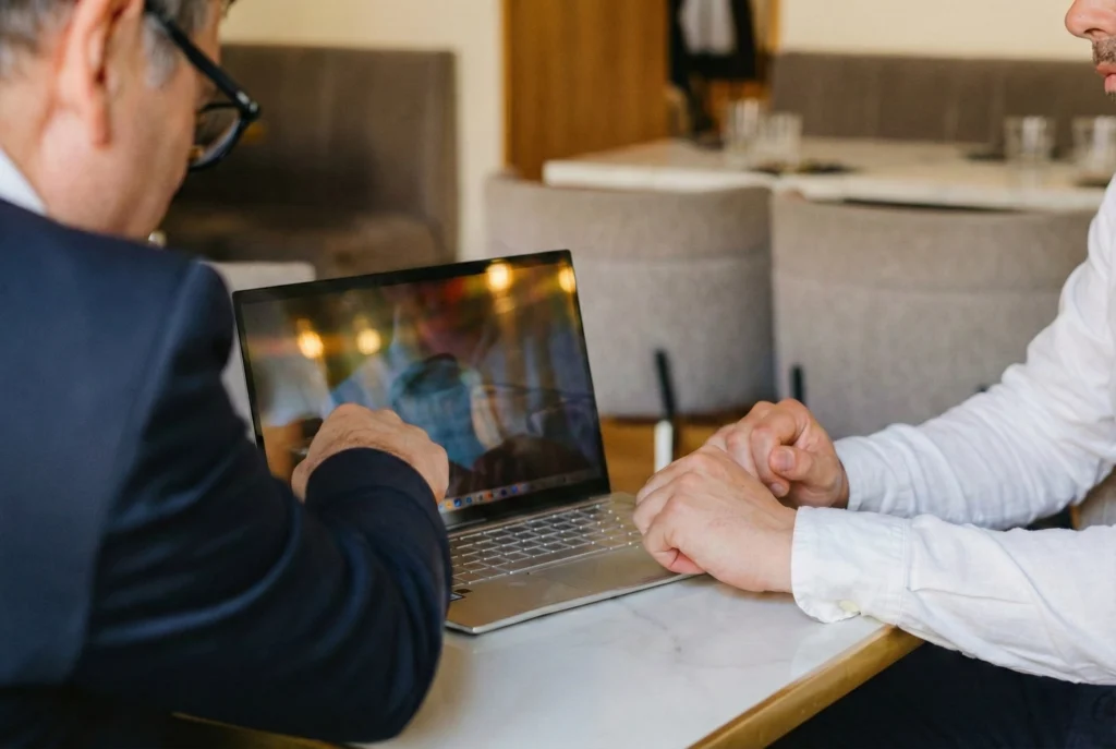 Courtier CL Courtage à Vitré en rendez-vous avec un client